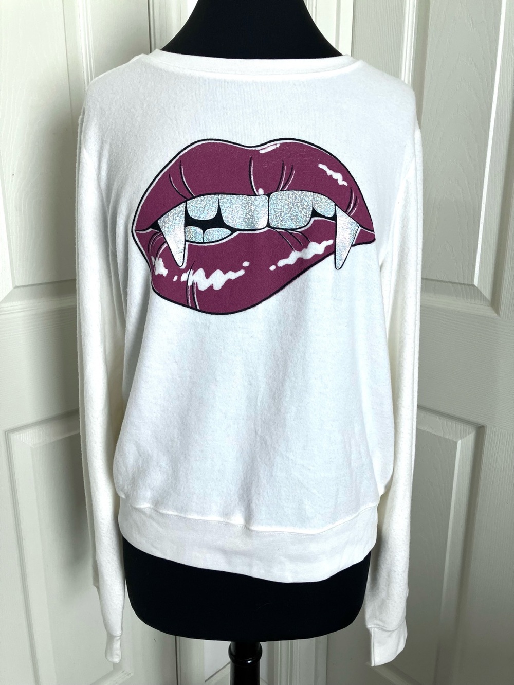 NWT Wildfox “Love Bites” BBJ Vampire Fang Lips Graphic Sweatshirt White Sz. M